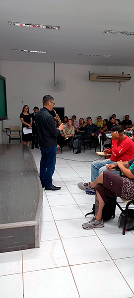 Ex-Aluno de Direito do UNIESI Encanta com Apresentação Musical na Semana Jurídica