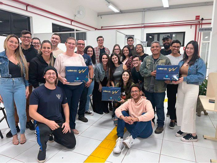 Alunos de Psicologia do UNIESI Exploram o Teste Wisc IV em Aula Prática