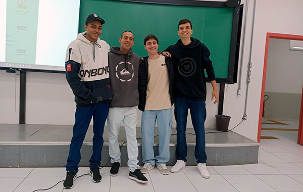 Alunos de Ciência da Computação Apresentam Protótipos Inovadores