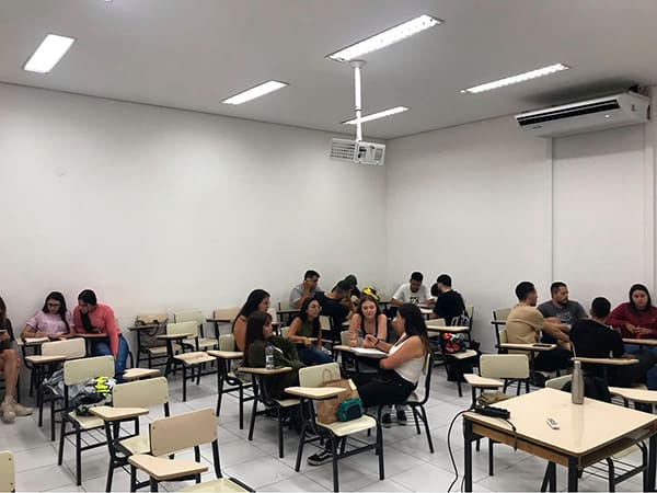Alunos do UNIESI realizam atividade prática em Administração Financeira: Análise de Custos e Precificação