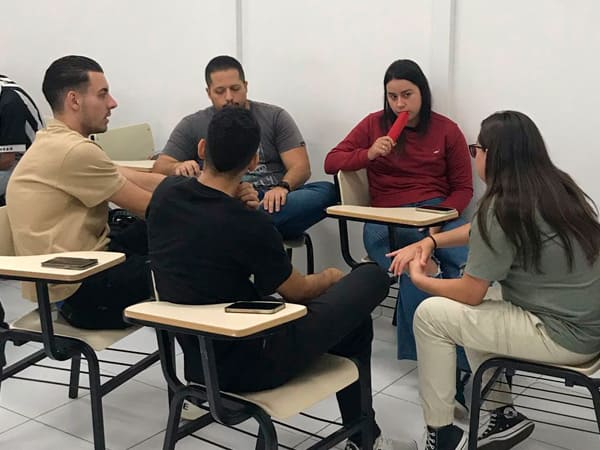 Alunos do UNIESI realizam atividade prática em Administração Financeira: Análise de Custos e Precificação