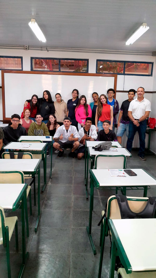 UNIESI leva orientações sobre o futuro profissional para alunos da Escola Estadual Pedro de Toledo