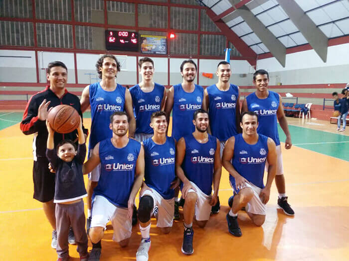 Equipe Basquete do Uniesi é vencedora na estreia da Copa Itapira de Basquete