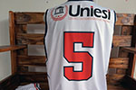 Time de basquete do UNIESI tem novo uniforme