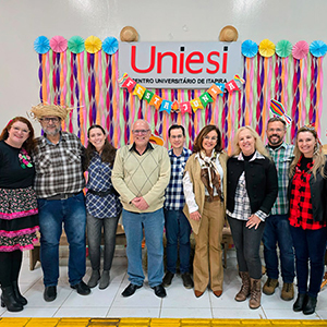 UNIESI Celebra Tradição e Integração em Animada Festa Junina